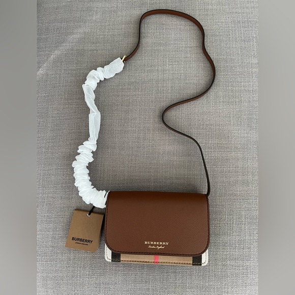 Burberry Hampshire Crossbody House Check Derby In Tan - Picture 12 of 12